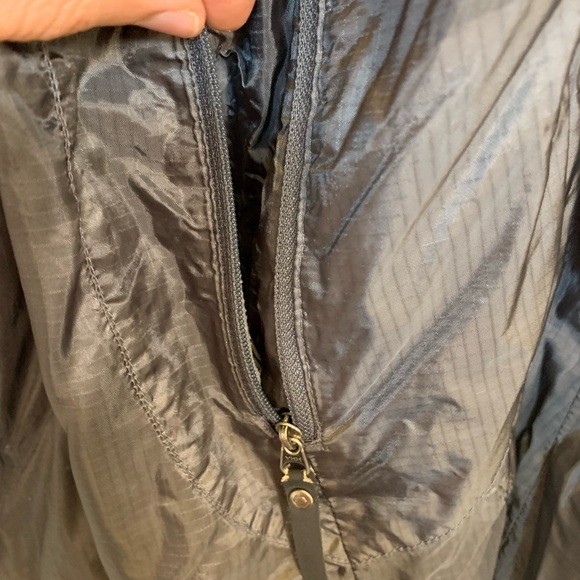 Mountain hardware conduit rain jacket outdoors - Picture 7 of 12